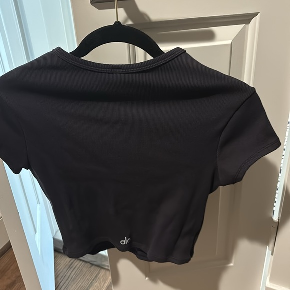 Alo Rib Crop Top - Picture 4 of 4